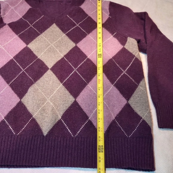 Men's V-Neck Sweater - Picture 5 of 8